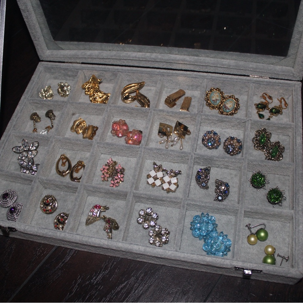 Vintage Jewelry Set - Picture 10 of 11